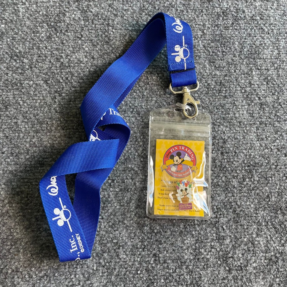 Disney Pin Trading Around the World Blue Lanyard Mickey Hot Air Balloon Pin Set‎